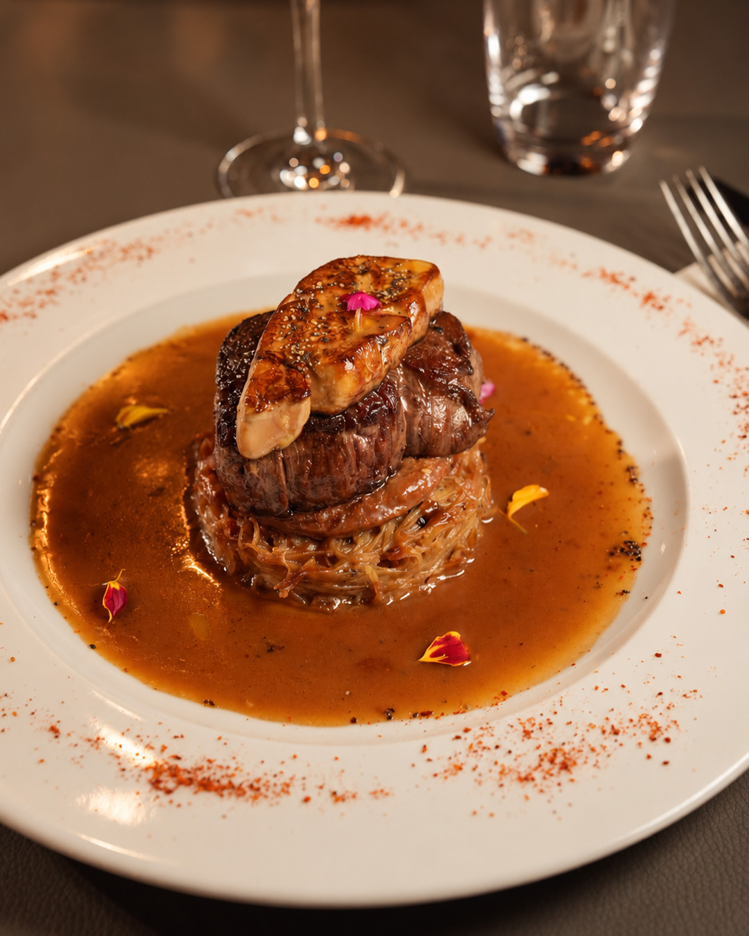 Tournedos Rossini avec foie gras poêlé et sauce réduite